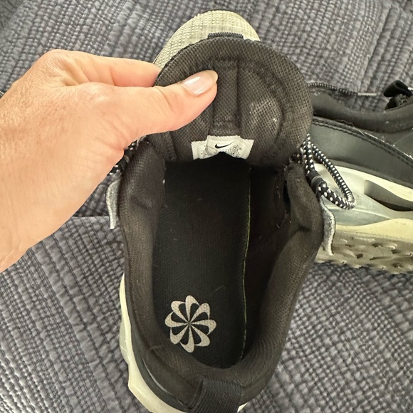 Nike Air Sneakers - Picture 4 of 7